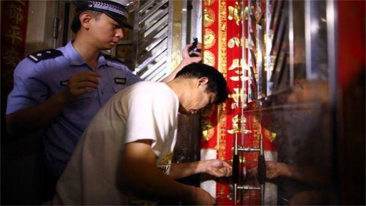 焦作请开锁师傅开了锁后，师傅为什么一般都不进门，就算主人请也不进去？